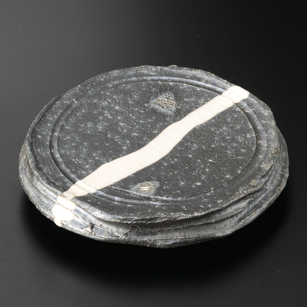 31802-669 / 흑요변 구분 5.7 발 둥근 접시 / 17.2×17.2×3㎝ /  일본그릇
